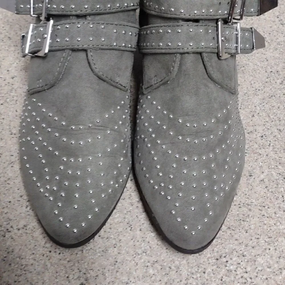 👍 Olive Green Studded Booties .  Size 7     A12